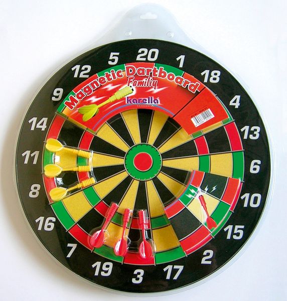 Magnet-Dartboard-Set -Family-